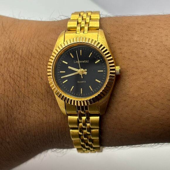 Gold black watch - Picture 1 of 2